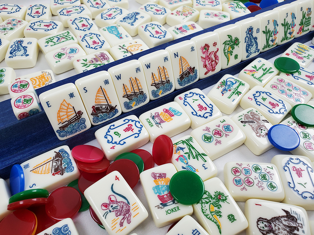 A PALISSANDER WOOD HELIOS MAHJONG SET